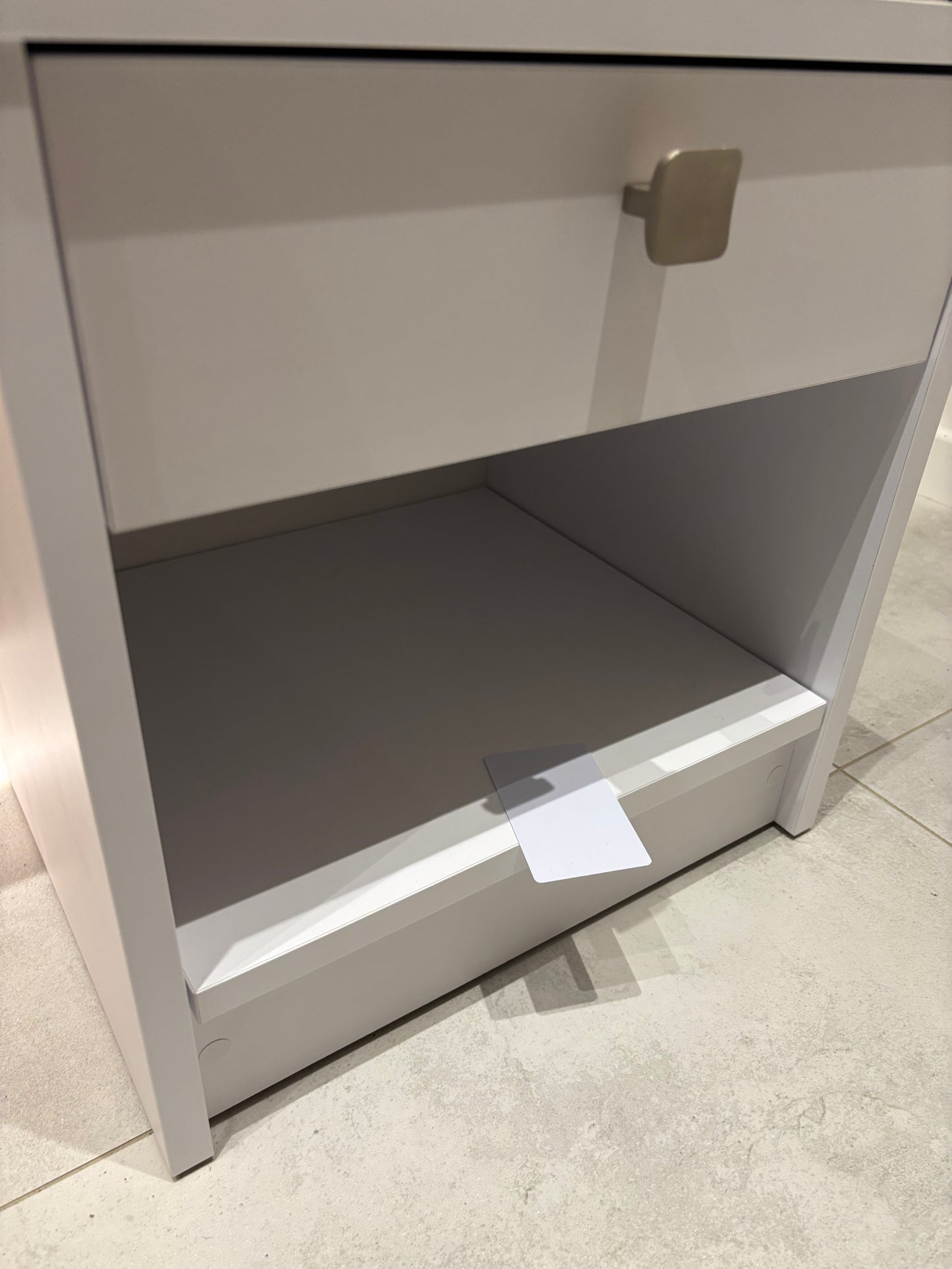 Phantombox - szafka z ukrytym schowkiem RFID